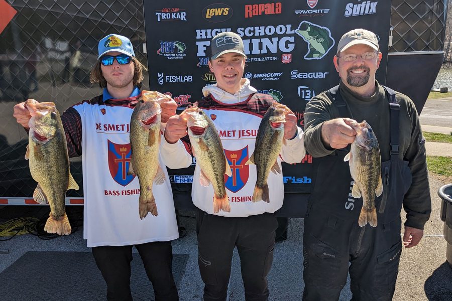 Mitch+Geiser+23%2C+Danny+Swallow+24%2C+and+boat+captain+Jeff+Geiser+show+off+their+winning+catch+at+the+2023+TBF+Student+Angler+Federation+state+tournament+April+1.