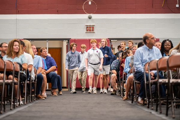 Juniors walked into the gym Monday morning to kick off their Commissioning Prayer Service and begin their Junior Projects.